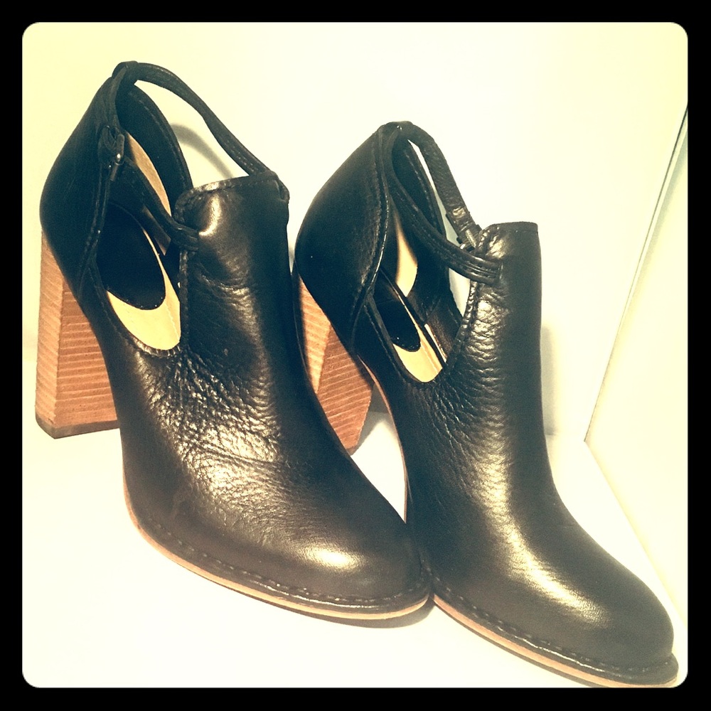 Size 11 - Black Frye Margaret Shootie Ankle Boot